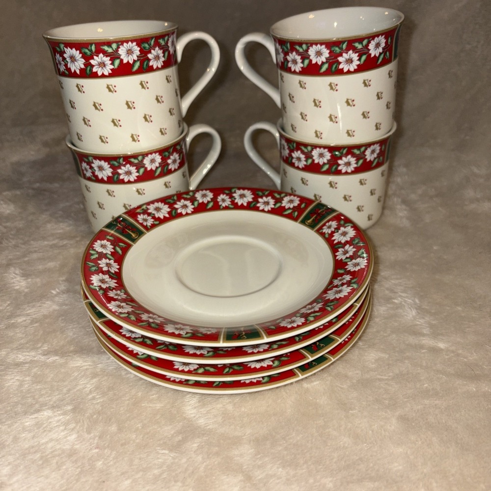 Vtg Set of 4 Charlton Hall by Kobe Porcelain Christmas Tea Coffee Cup & Saucer